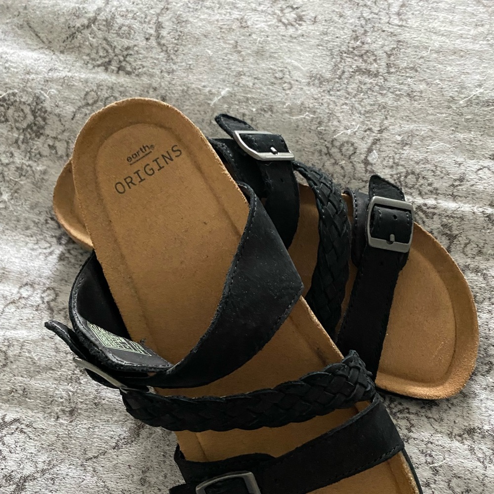 Women’s Earth Origins black sandals